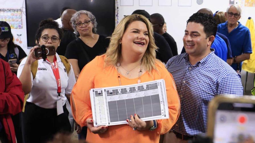 Llaman corrupta a la candidata Jenniffer González al votar en comicios de Puerto Rico