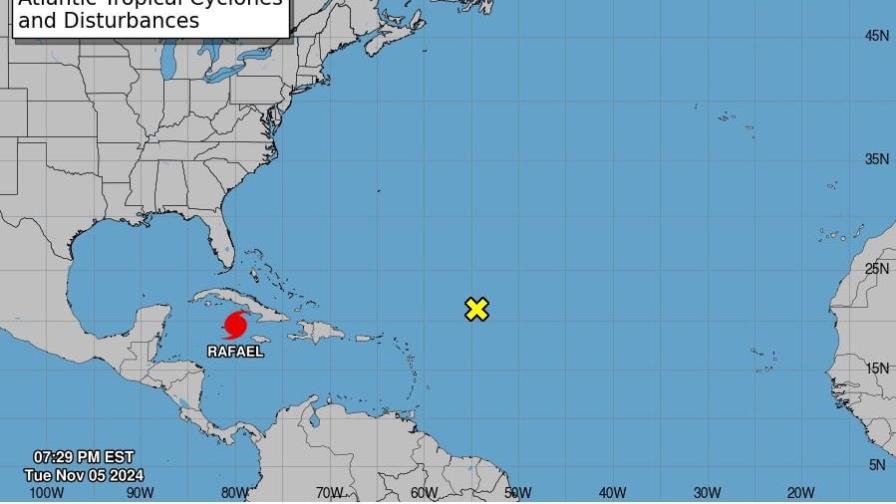 La tormenta Rafael se convierte en huracán rumbo a las Islas Caimán y Cuba