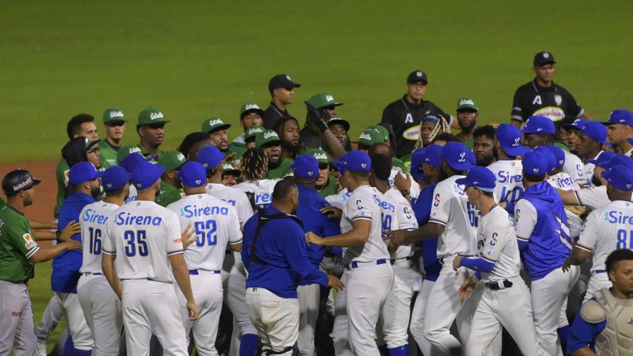 Video | Estrellas y Tigres se van a los puños en el estadio Quisqueya