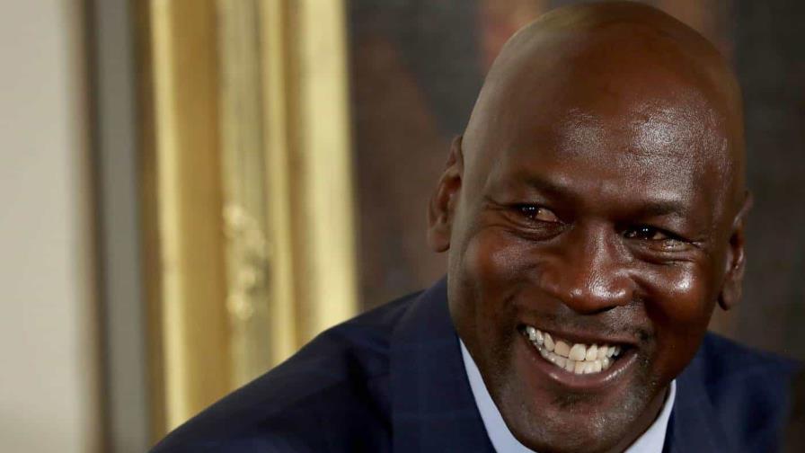 Michael Jordan niega haber pedido el voto para Donald Trump en respuesta a un post falso