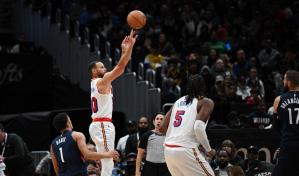 Stephen Curry anota 24 puntos en su regreso y lidera a Warriors a vencer 125-112 a Wizards