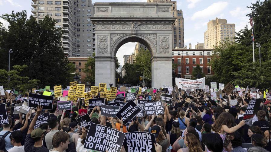 NY podría modificar su Constitución para prohibir discriminación por resultados del embarazo