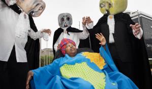 Un año después del histórico compromiso contra los combustibles fósiles, el mundo sigue esperando