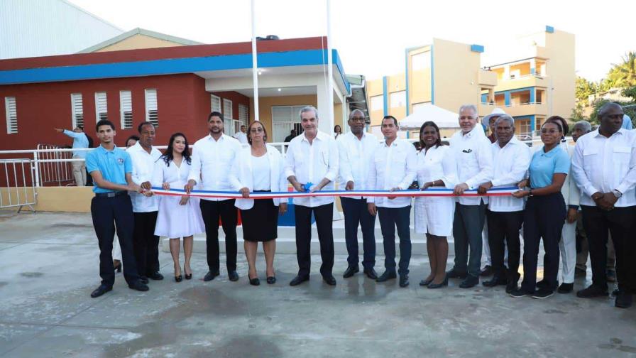 El Gobierno entrega liceo experimental, un salón Multiuso de la UASD y un Caipi en San Cristóbal