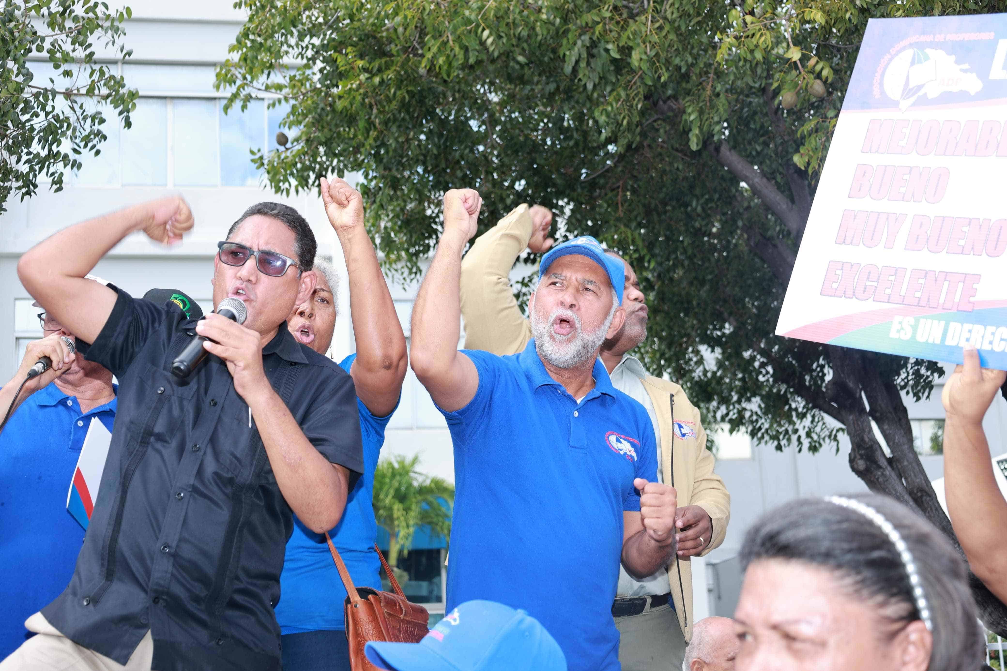 Sixto Gabin, integrante del comité ejecutivo del ADP, y el presidente de ese sindicato, Eduardo Hidalgo.