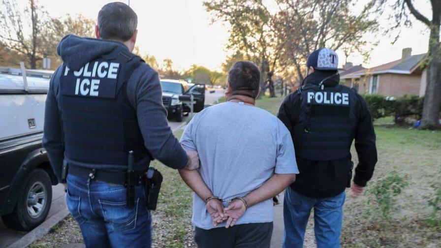 Votantes de Arizona aprueban que la policía local arreste a migrantes que hayan cruzado la frontera