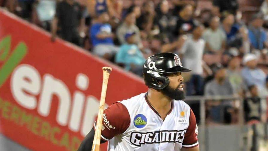 Video | Carlos Peguero deja en el terreno a los Tigres del Licey