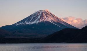 El emblemático monte Fuji registra su nieve más tardía en 130 años