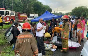 Accidente de minibús en la autopista Duarte deja 12 heridos