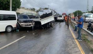 Al menos 10 heridos y 15 vehículos involucrados en accidente en autopista Joaquín Balaguer
