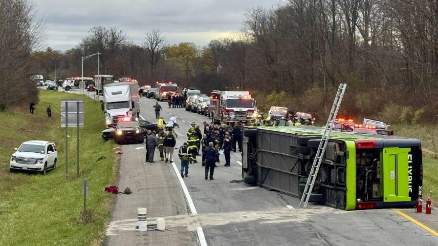 Una persona gravemente herida tras volcar un autobús en autopista de Nueva York