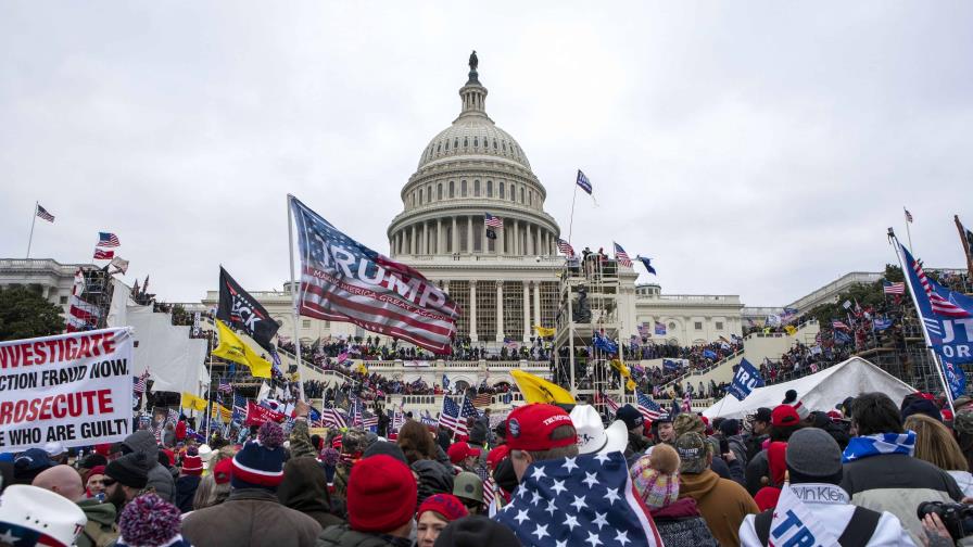 Manifestantes que asaltaron el Capitolio tras derrota de Trump en 2020 celebran su regreso