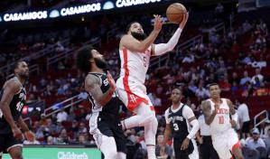 Green y VanVleet anotan 21 puntos por cabeza, y Rockets aplastan a Spurs