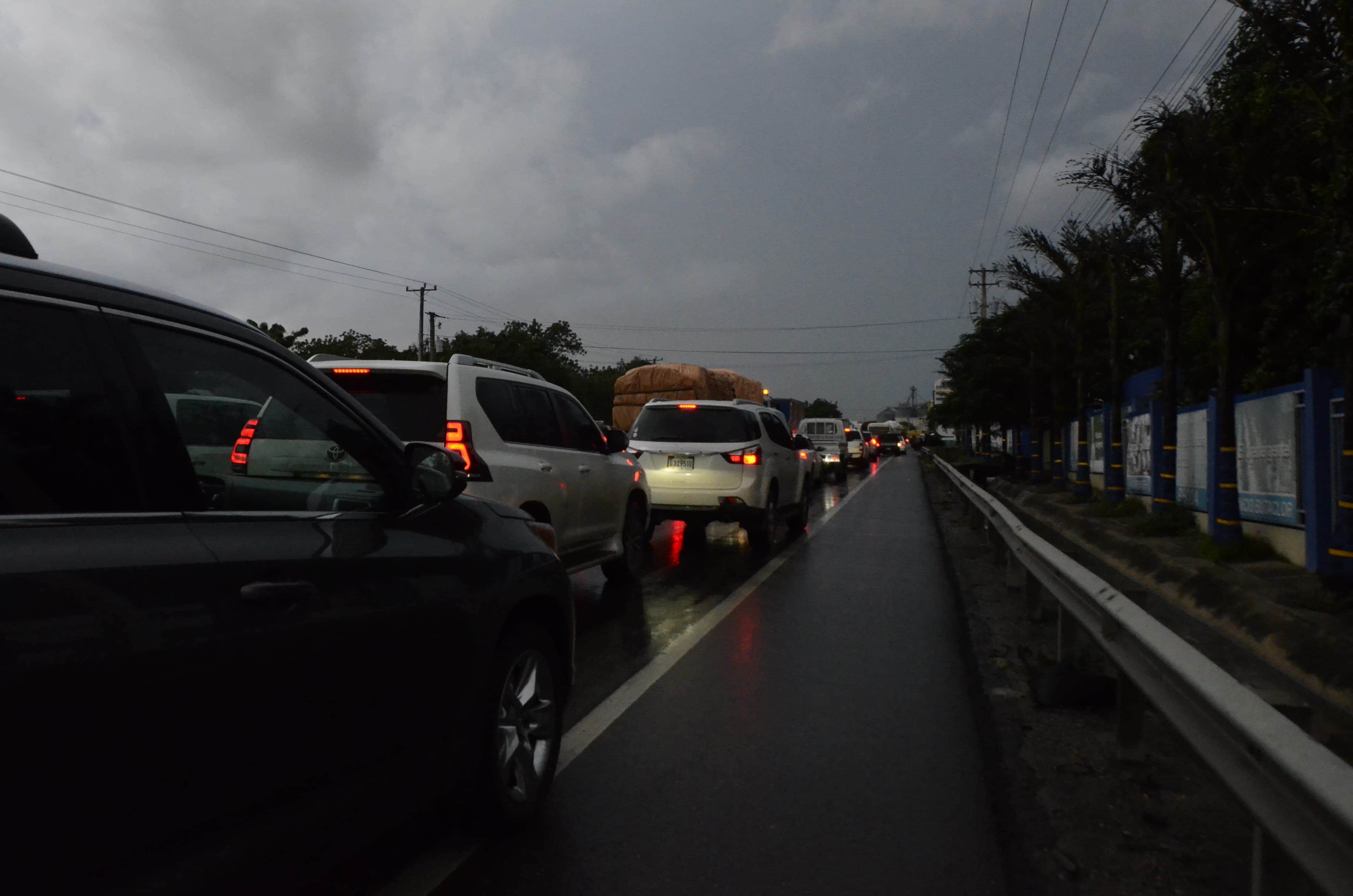 El accidente ocurrió en horas de la tarde, pero los efectos en el tránsito se extendieron hasta la noche. 