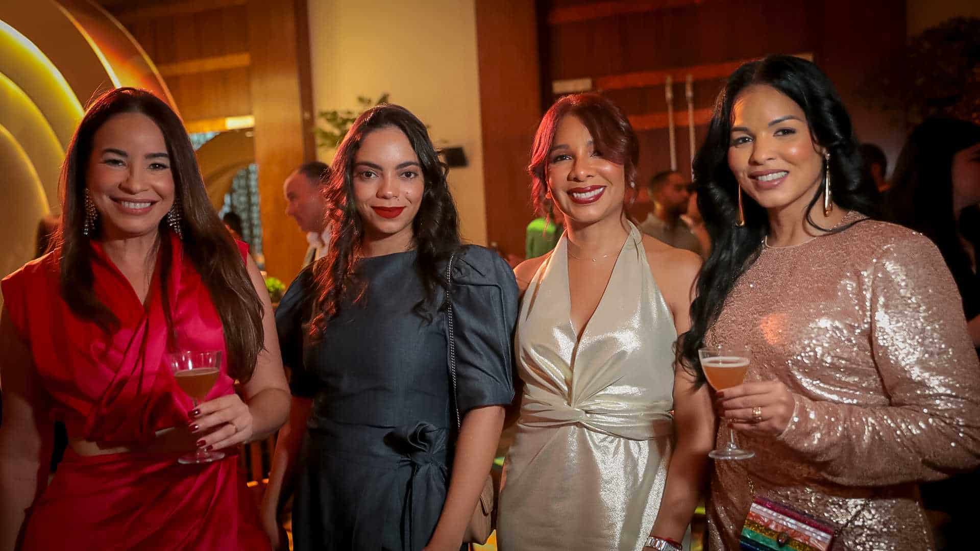 Glacira Medina, Claudia Rivas, Karina Fabián y Saidy Fabián.