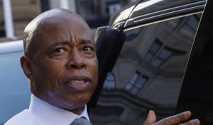 Exasesor del alcalde Eric Adams negocia declaración de culpabilidad con fiscales federales