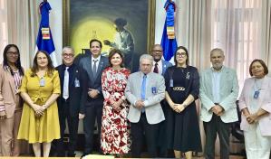 Colegio Médico acuerda suspender llamado a paro de labores, tras diálogo con Gabinete de Salud