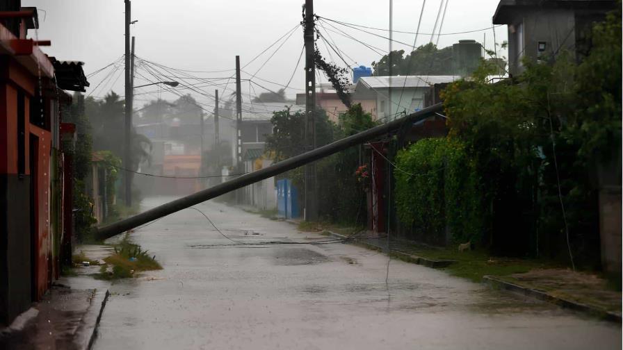 Cuba intenta recuperarse tras dos días del impacto del huracán Rafael