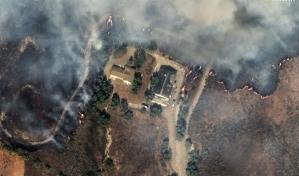 Devastador incendio en California amenaza más de 11,000 edificaciones