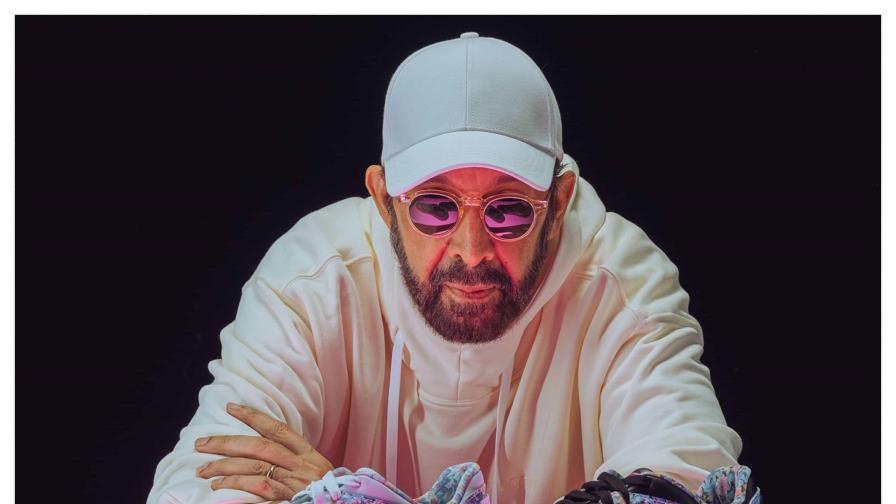 Juan Luis Guerra lanza edición limitada de tenis inspirados en su álbum Bachata Rosa