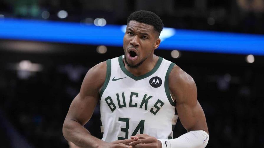 Lillard y Antetokounmpo guían a Bucks para romper racha de 6 derrotas, con triunfo ante Jazz