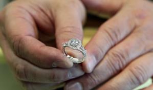 Novia debe devolver anillo de compromiso de $70,000 tras ruptura, dice corte de Massachusetts