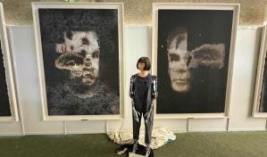 Obra de arte hecha por un robot con IA se vende por cifra récord en una subasta