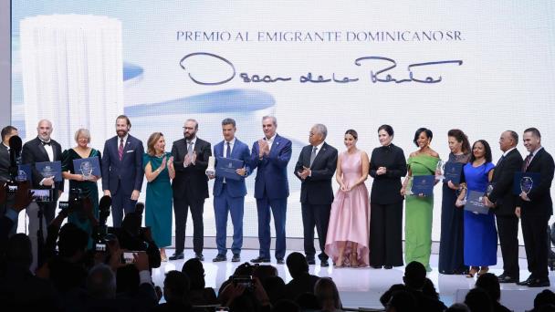Entregan Premio al Emigrante Dominicano a Ydanis Rodríguez