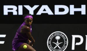 Zheng vence a Krejcikova y alcanza la final de las Finales WTA