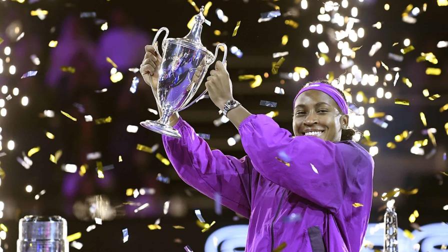 Coco Gauff gana las Finales WTA por primera vez al remontar a Zheng Qinwen