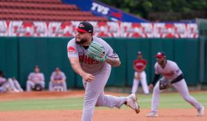 Víctor Santos lidera blanqueada de Leones sobre Gigantes y amplían liderato en la clasificación