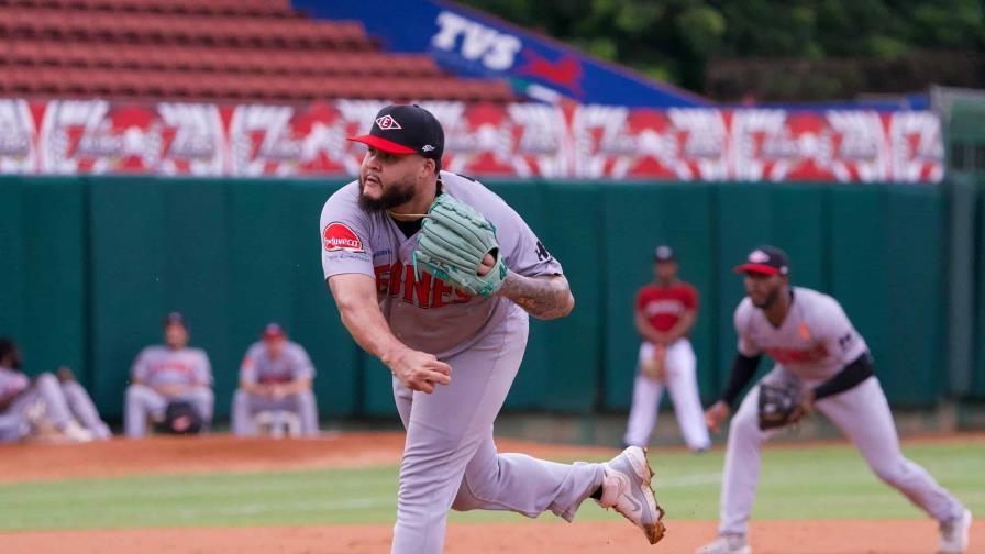 Víctor Santos lidera blanqueada de Leones sobre Gigantes y amplían liderato en la clasificación