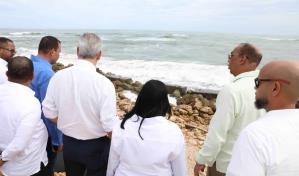 El presidente Abinader supervisa los trabajos del malecón de Nagua