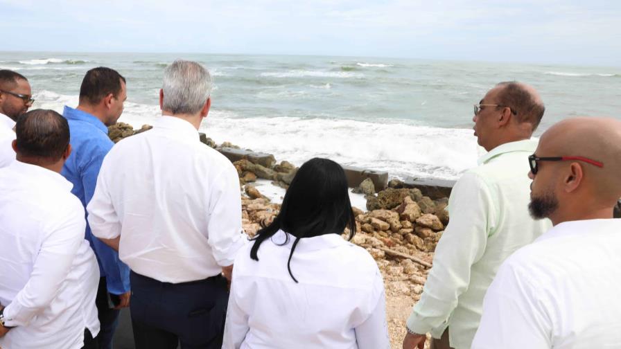 El presidente Abinader supervisa los trabajos del malecón de Nagua