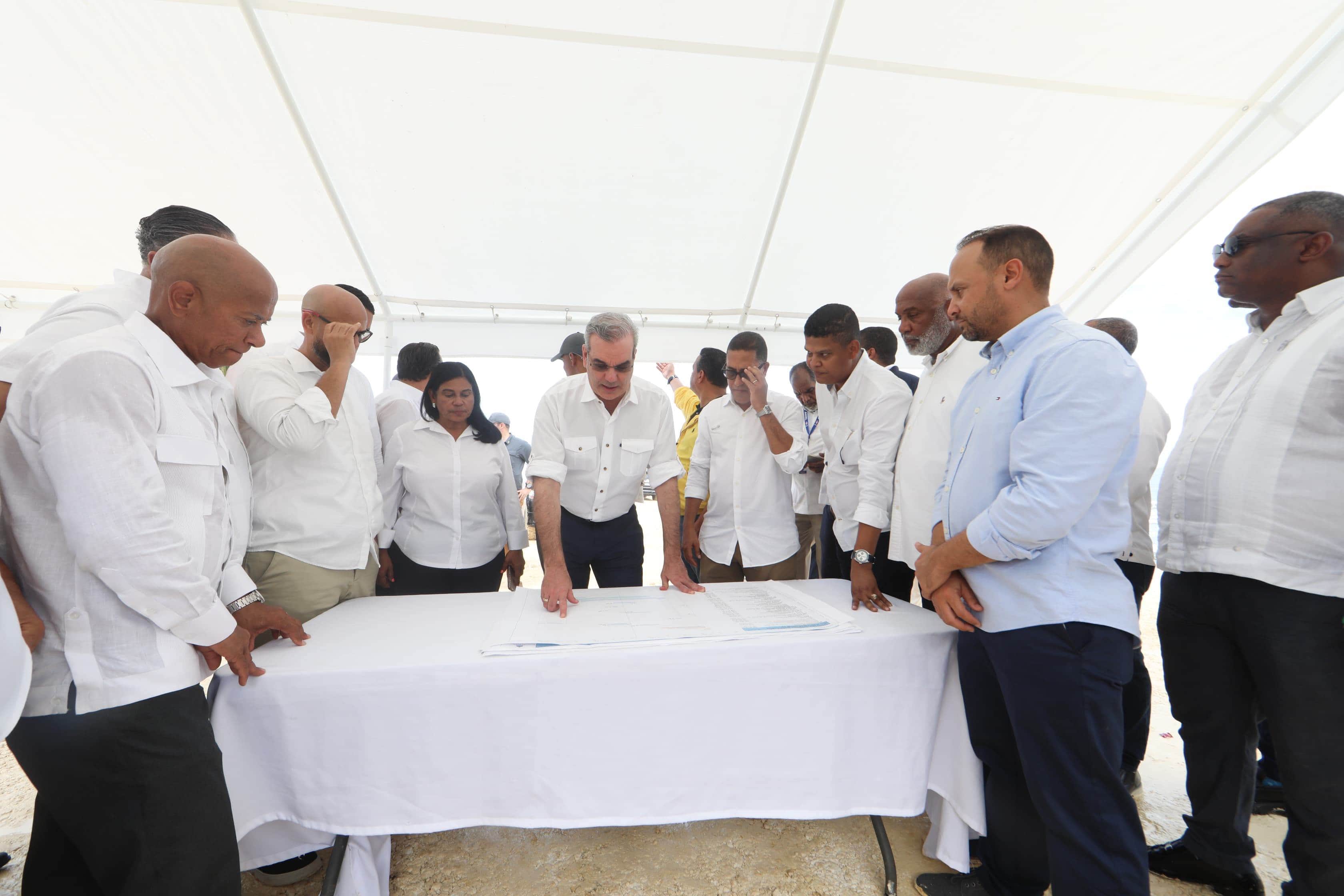 El jefe de Estado realizó un recorrido por la obra.