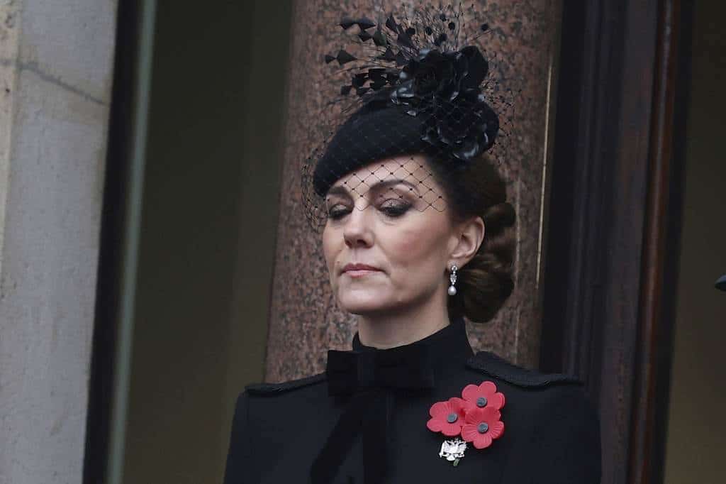 Kate, princesa de Gales de Gran Bretaña, se encuentra en un balcón durante el Servicio Nacional de Recuerdo en el Cenotafio de Londres, Inglaterra, el domingo 10 de noviembre de 2024.