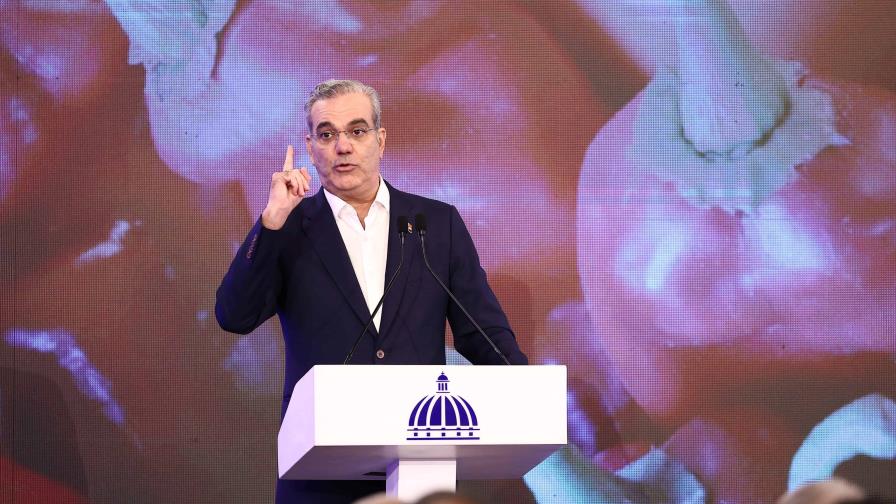 Abinader asegura que el tren metropolitano va y se construirá con alianza público-privada