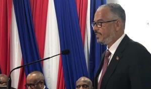 El nuevo primer ministro de Haití promete seguridad al asumir el cargo