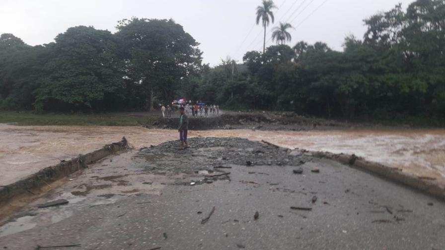 Crecida del río Camú afecta otra vez badén que funciona como puente en comunidad de La Vega