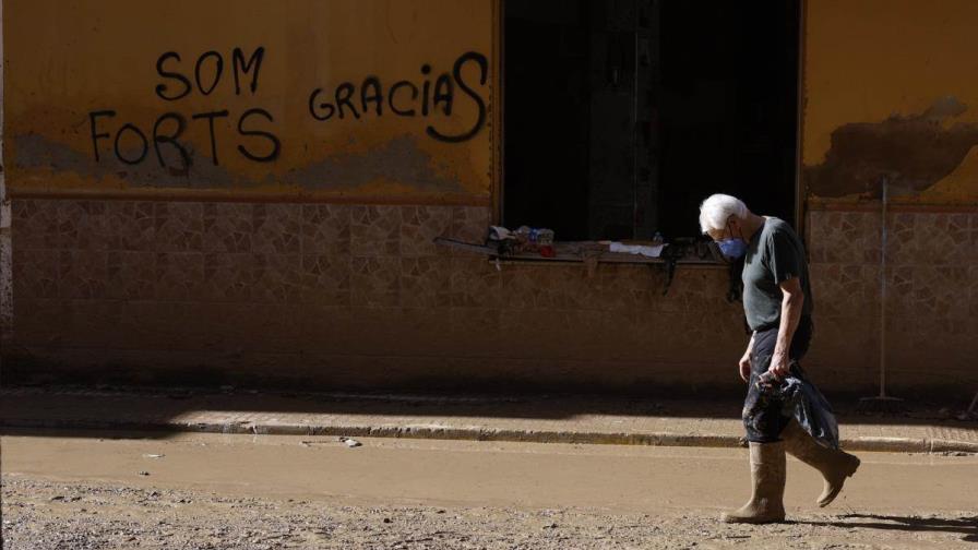 Aún con el barro por los tobillos en algunas calles de la zona cero del temporal en España