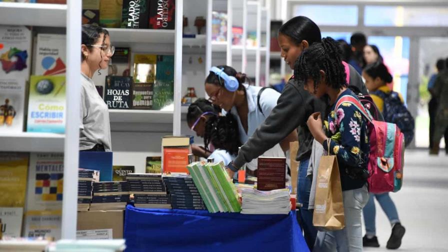 La Feria del Libro inicia la semana con una programación que celebra la literatura y el arte La Feria del Libro inicia la semana con una programación que celebra la literatura y el arte
