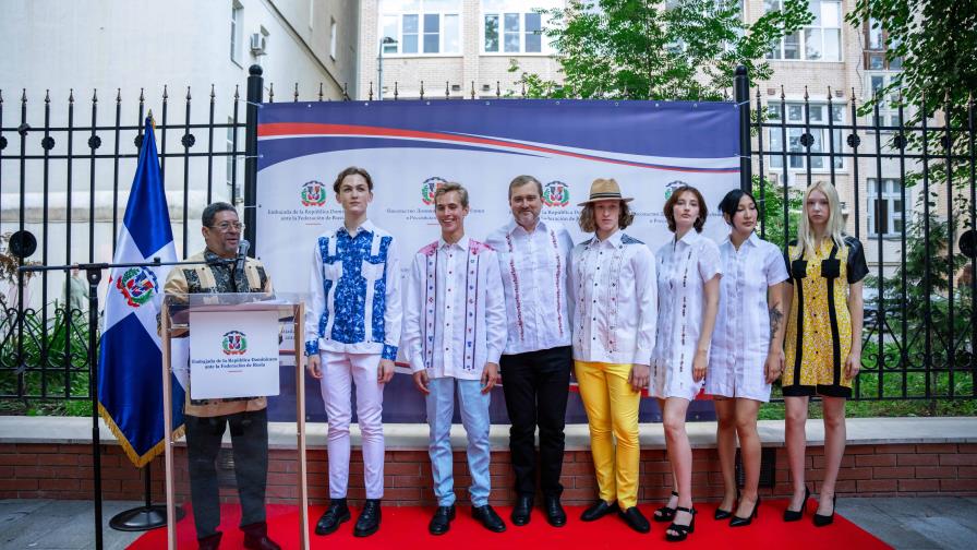 Francisco Rodríguez, “Faraón”, gana el Premio a la Moda Dominicana 2024 en la categoría Chacabanas