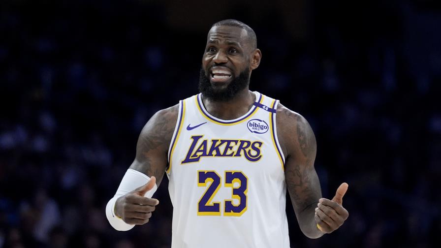 LeBron logra 2do triple-doble seguido, Davis se lesiona en victoria de Lakers sobre Raptors