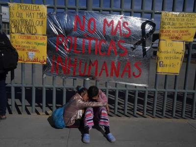 Alcaldesa de Boston defiende migrantes en evento con mariachis