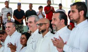 Minerd e INEFI entregan 52 canchas a centros educativos de Nagua