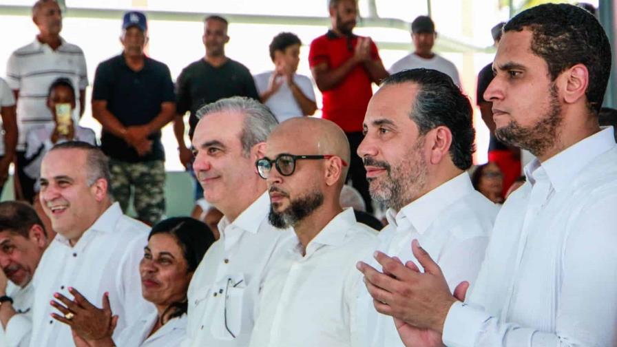 Minerd e INEFI entregan 52 canchas a centros educativos de Nagua