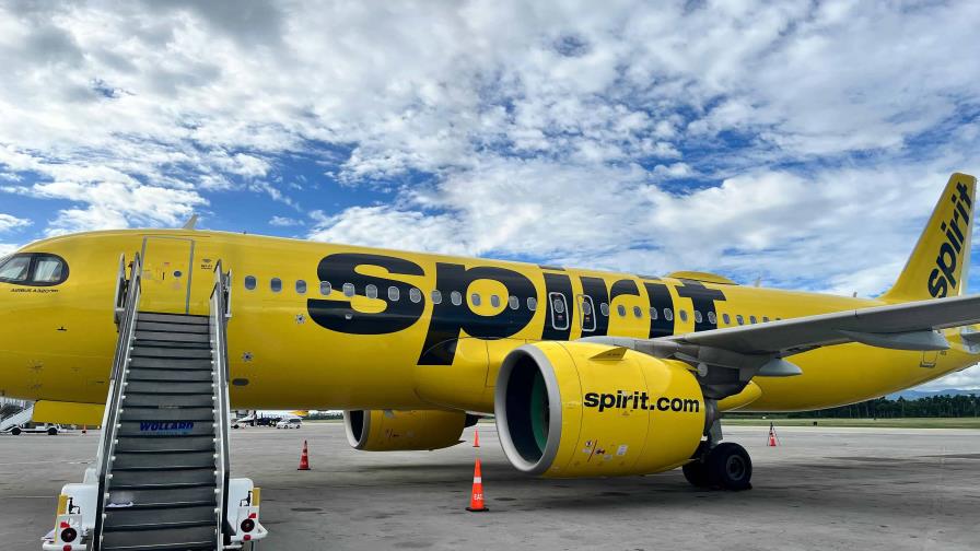 Las 48 personas a bordo del avión tiroteado en Haití esperan en RD la llegada de otra nave