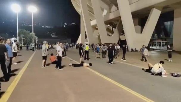 China: un coche arrolla a una multitud y mata a una treintena de personas