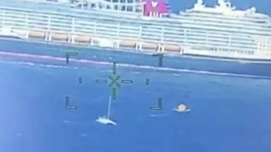 Un crucero de Disney rescata a cuatro personas de un catamarán averiado cerca de Bermudas