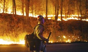 Nacen nuevos incendios en el noreste de EE.UU., mientras arden grandes fuegos en el oeste